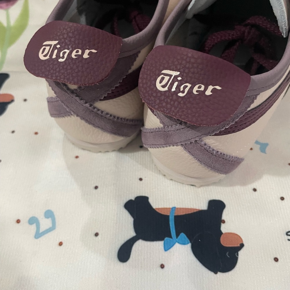 Onitsuka Tiger Mexico 66 Sneakers in Cream and Plum - Picture 5 of 6